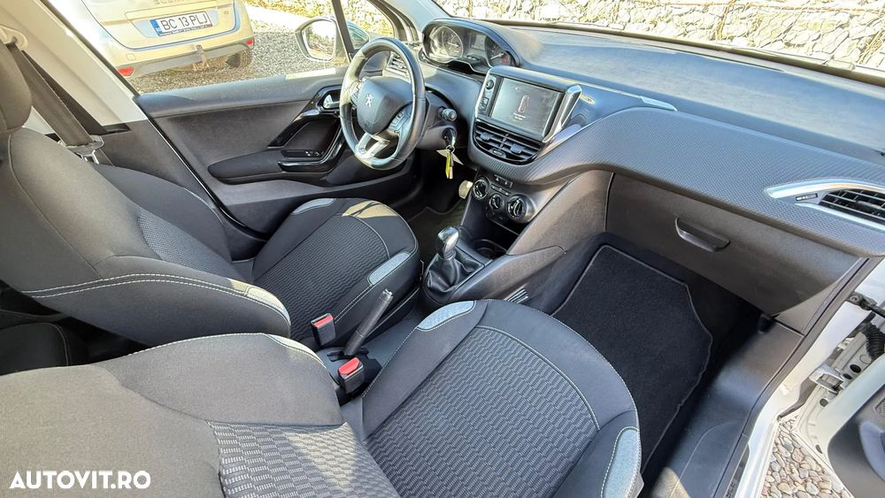 Peugeot 208 PureTech 82 Style - 10