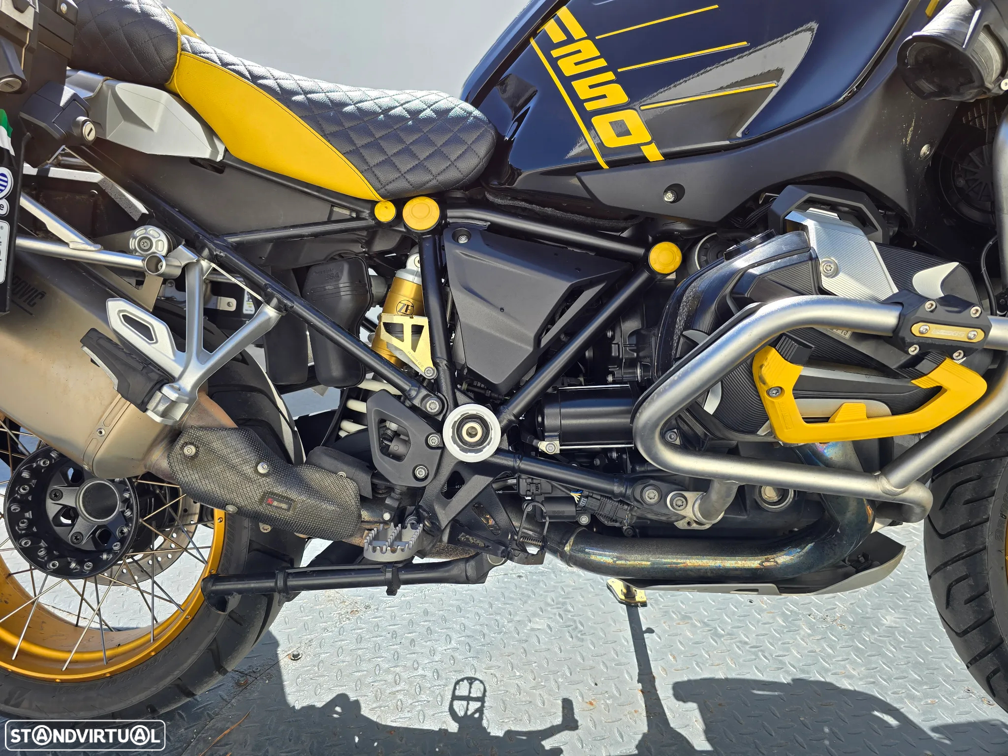 BMW R 1250 GS Adventure 40 years - 16