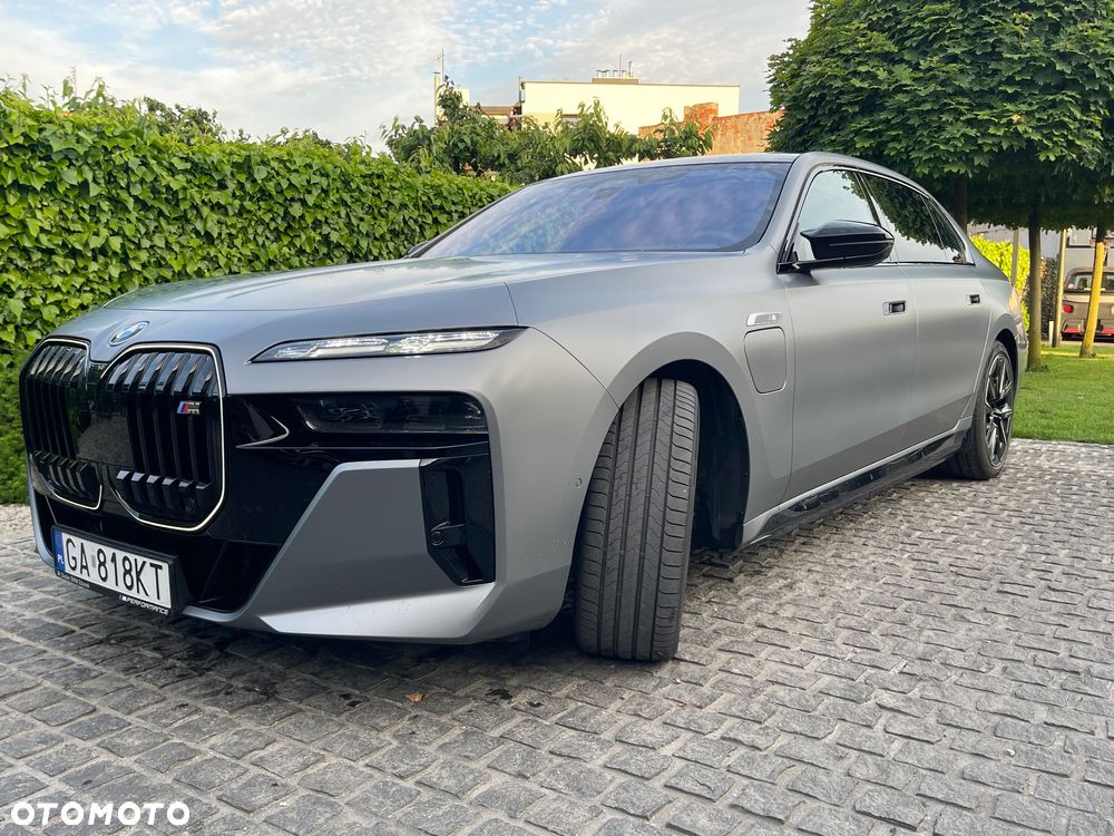 BMW Seria 7 M760e PHEV xDrive Individual Edition sport - 2