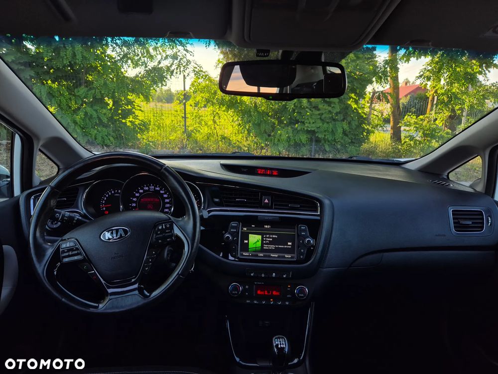 Kia Ceed 1.6 GDI Business Line - 12