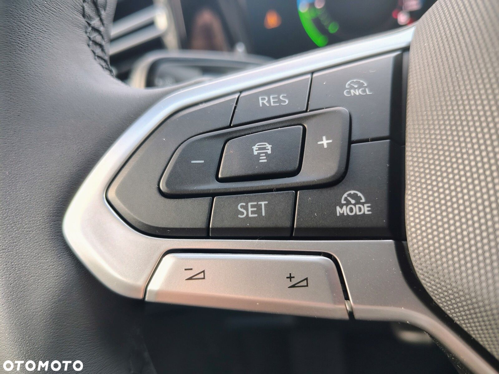 Volkswagen Tiguan - 13