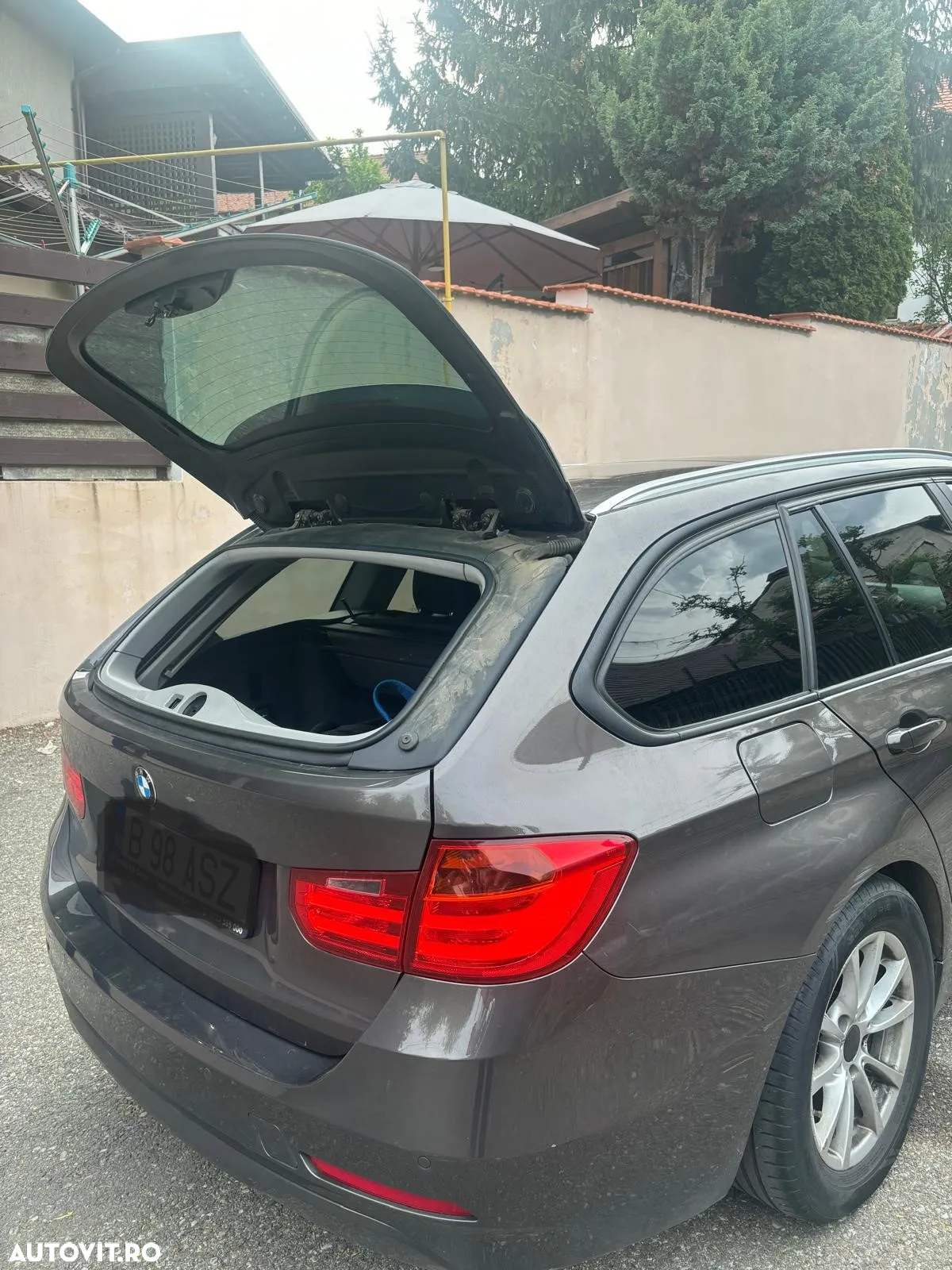 BMW Seria 3 318d DPF Touring - 4