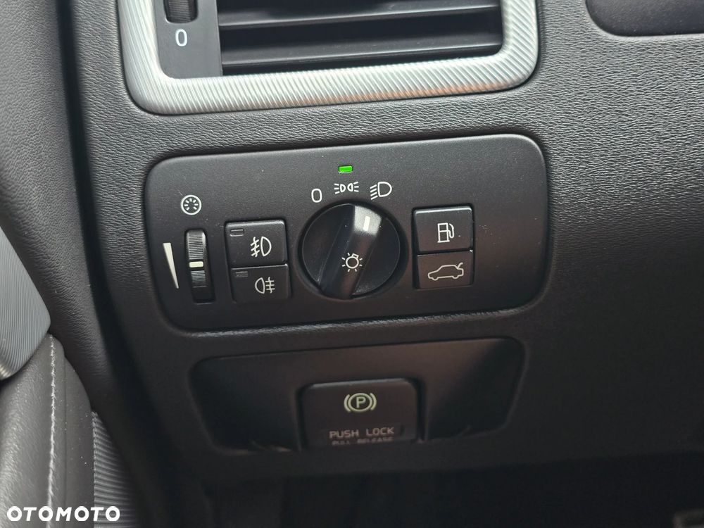 Volvo V70 2.0T Powershift RDesign - 31