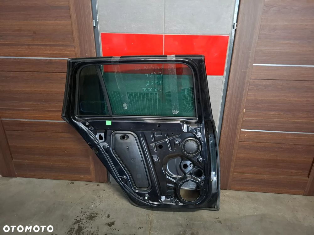 Drzwi lewy tył Skoda Octavia III kombi VRS 2017 rok kolor LF9R posiadają ryse lakier oryginał - 7