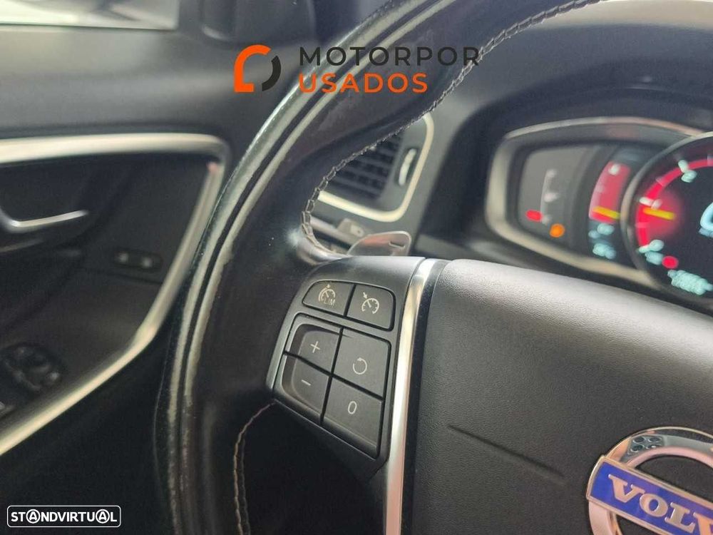 Volvo V60 2.0 D4 R-Design Geartronic - 17