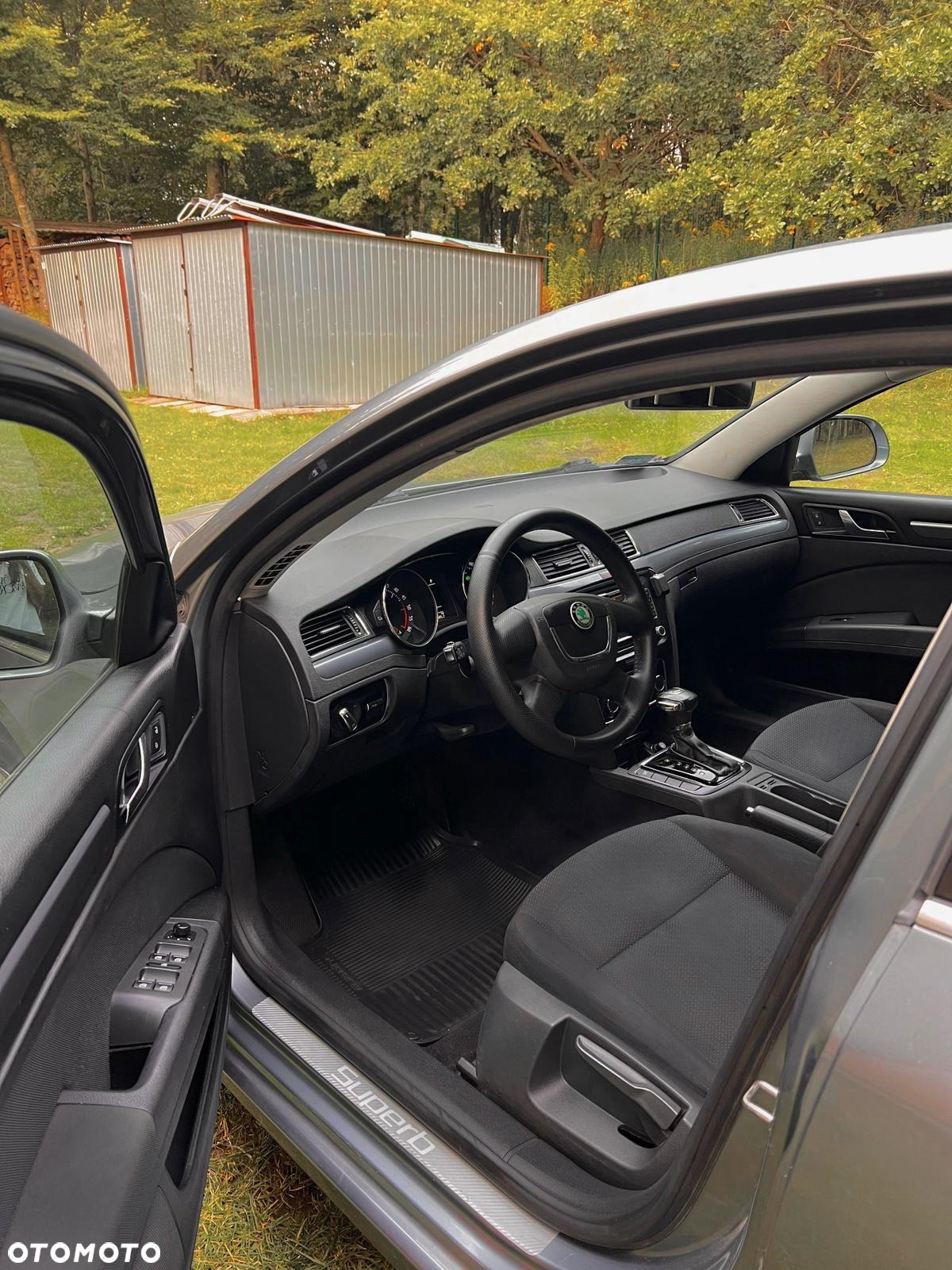 Skoda Superb 2.0 TDI Comfort DSG - 11