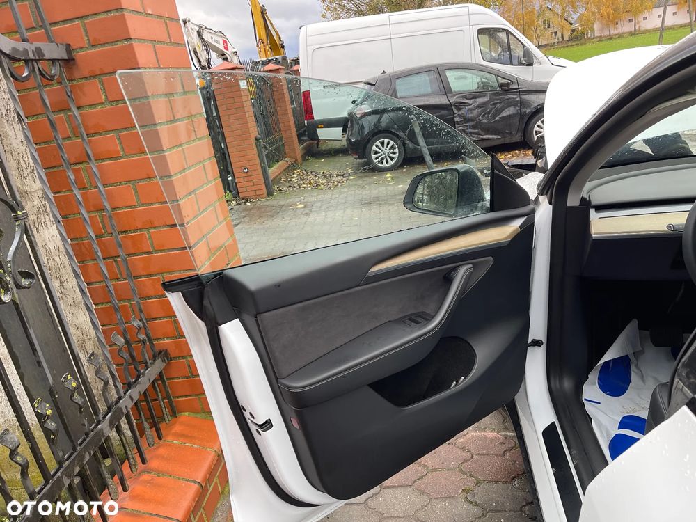 Tesla Y Model RWD - 16