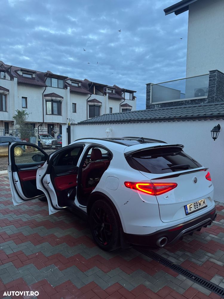 Alfa Romeo Stelvio 2.0 Turbo 16V AT8-Q4 Veloce - 10