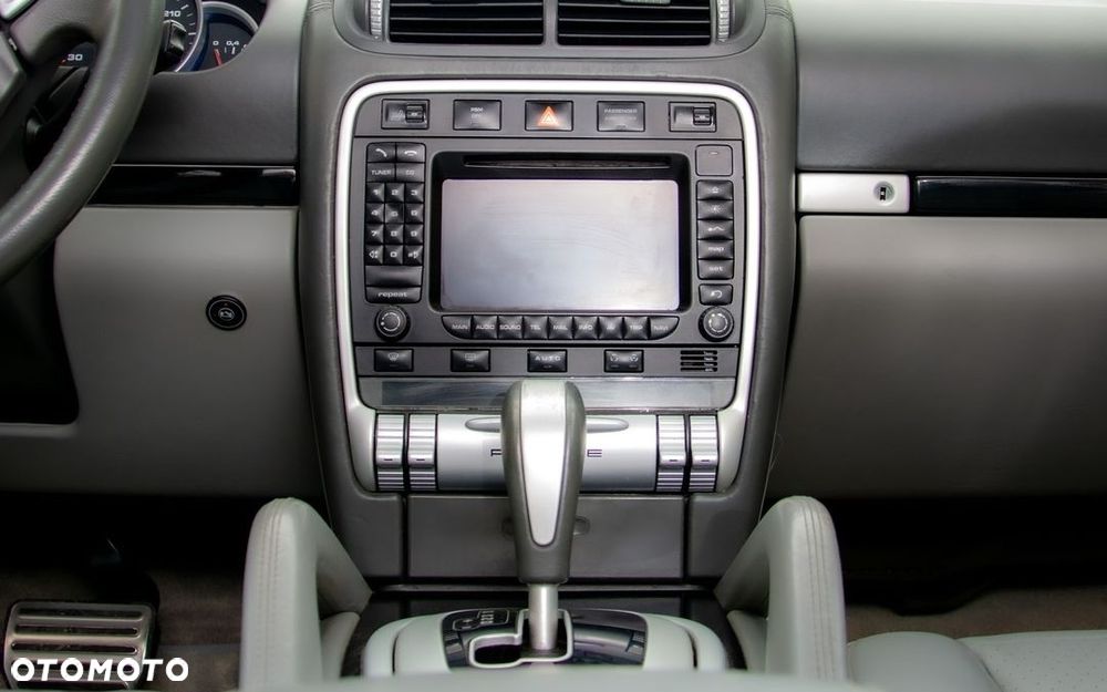 Porsche Cayenne Turbo - 21