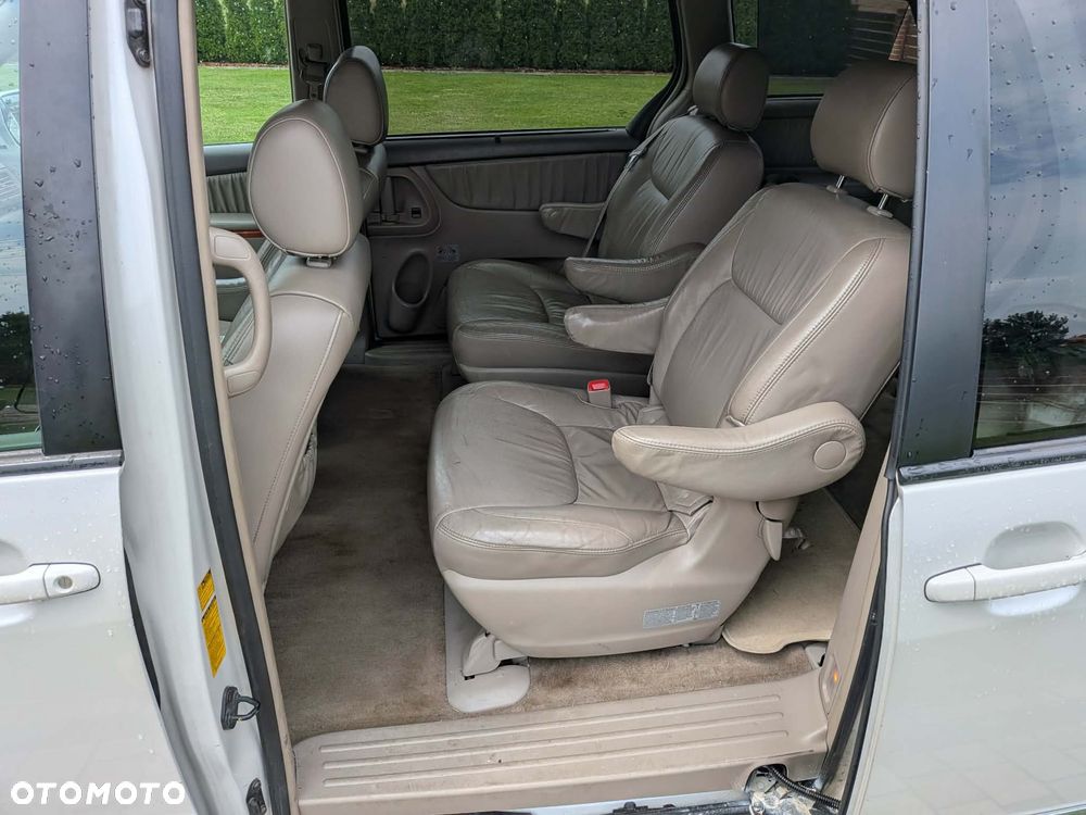 Toyota Sienna - 11