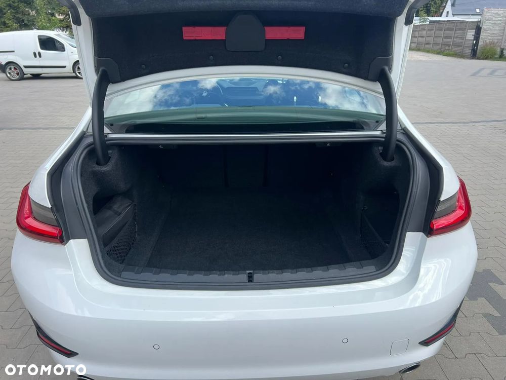 BMW Seria 3 318d Advantage - 12