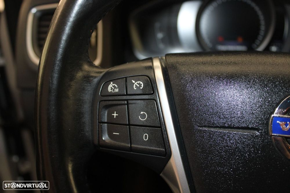 Volvo V60 2.0 D3 Momentum - 12