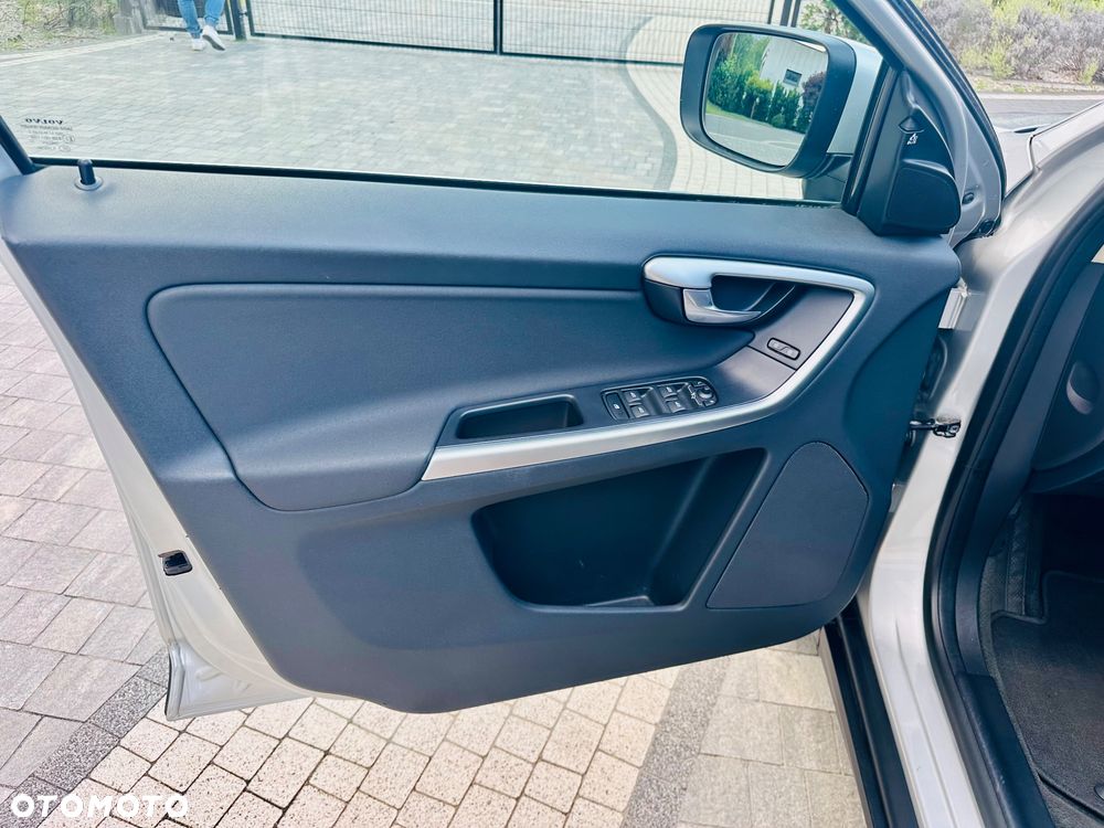 Volvo XC 60 2.4D AWD Summum - 23