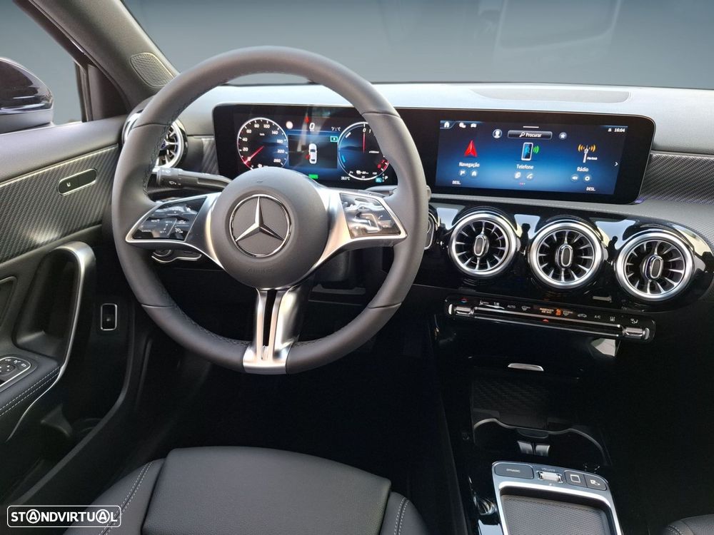 Mercedes-Benz a-250-limousine - 13