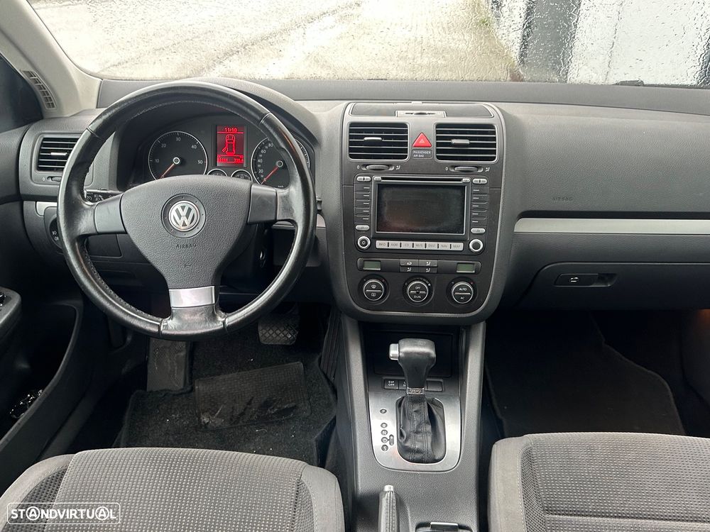 VW Golf Variant 2.0 TDi Confortline DSG - 25