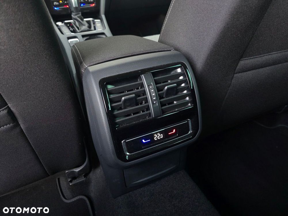 Volkswagen Passat Variant 2.0 TDI EVO Business DSG - 15
