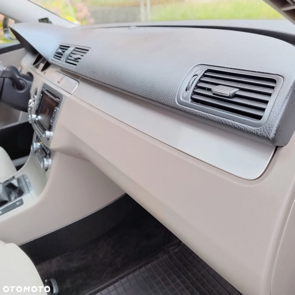 Volkswagen Passat - 32
