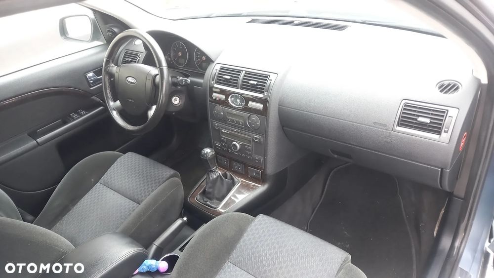 Ford Mondeo 1.8 Ghia - 8