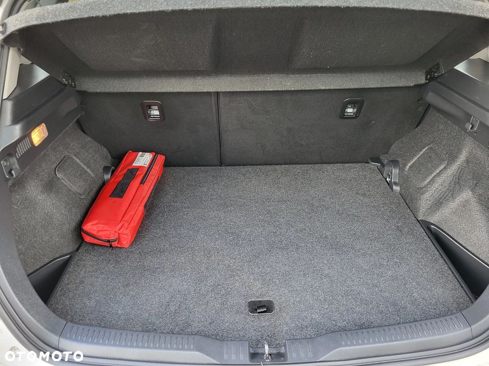 Toyota Auris 1.2 Turbo Team Deutschland - 27