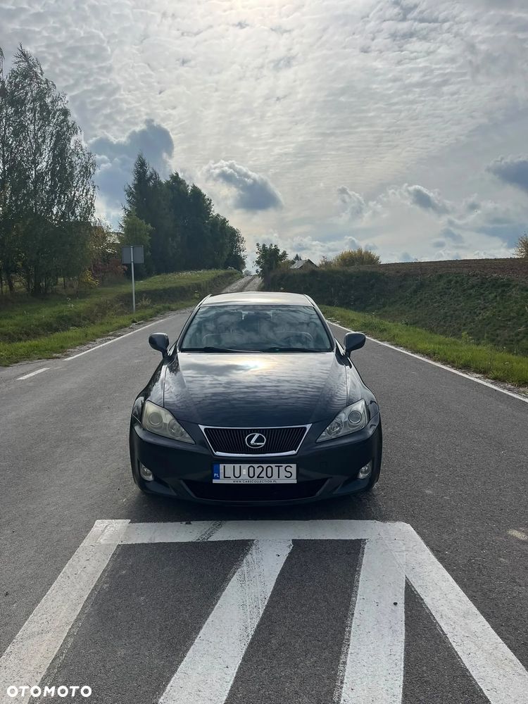 Lexus IS