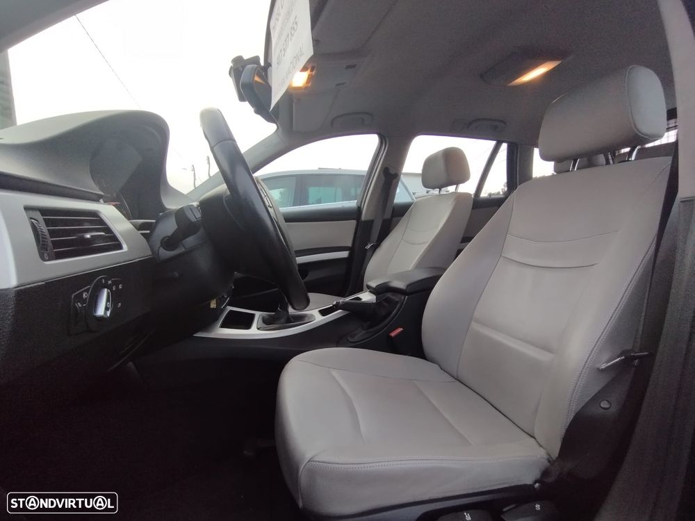 BMW 318 d LifeStyle - 8