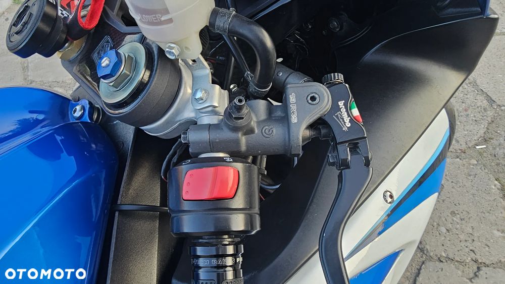 Suzuki GSX-R - 10