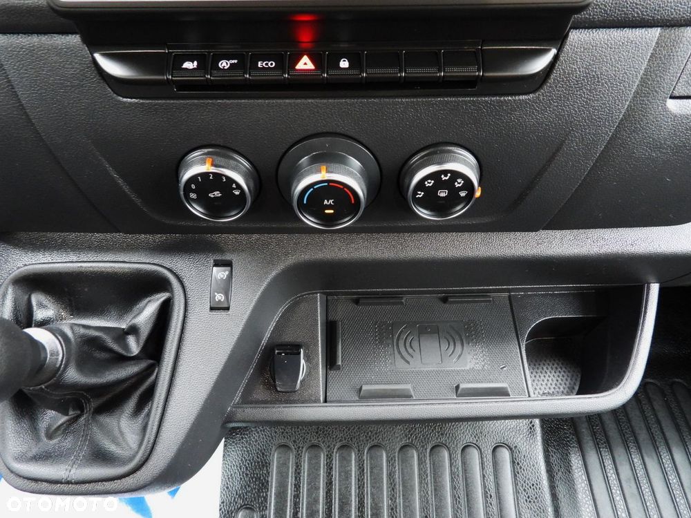 Renault MASTER PLANDEKA 8 PALET TEMPOMAT NAWIGACJA LEDY PNEUMATYKA KLIMATYZACJA  165KM - 30
