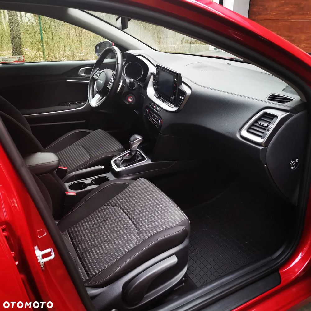 Kia Ceed - 10