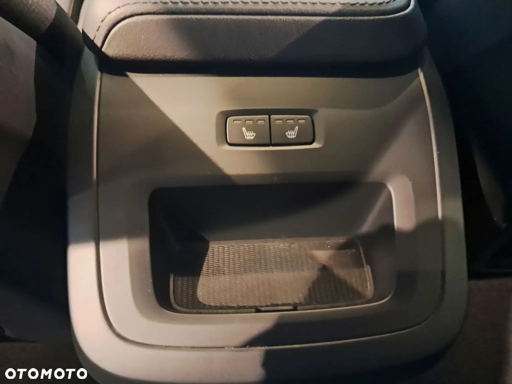 Volvo XC 60 B5 B AWD Plus Dark - 16