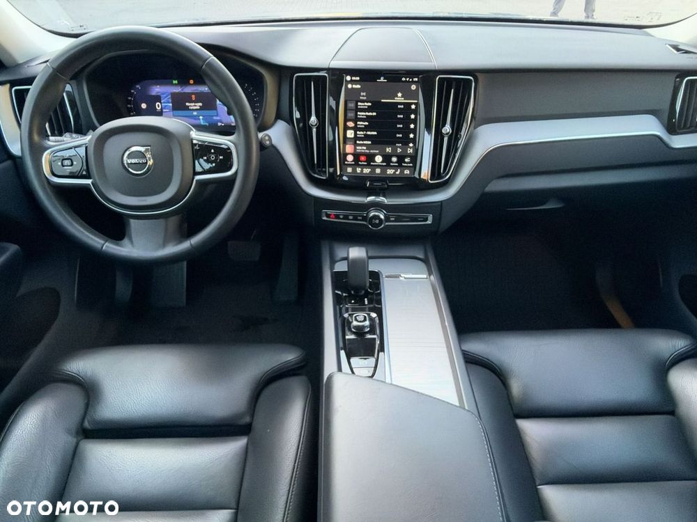 Volvo XC 60 B4 B Plus Dark - 22