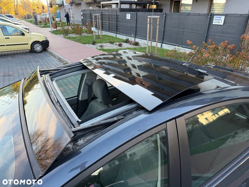 Toyota Prius (Hybrid) Executive - 8