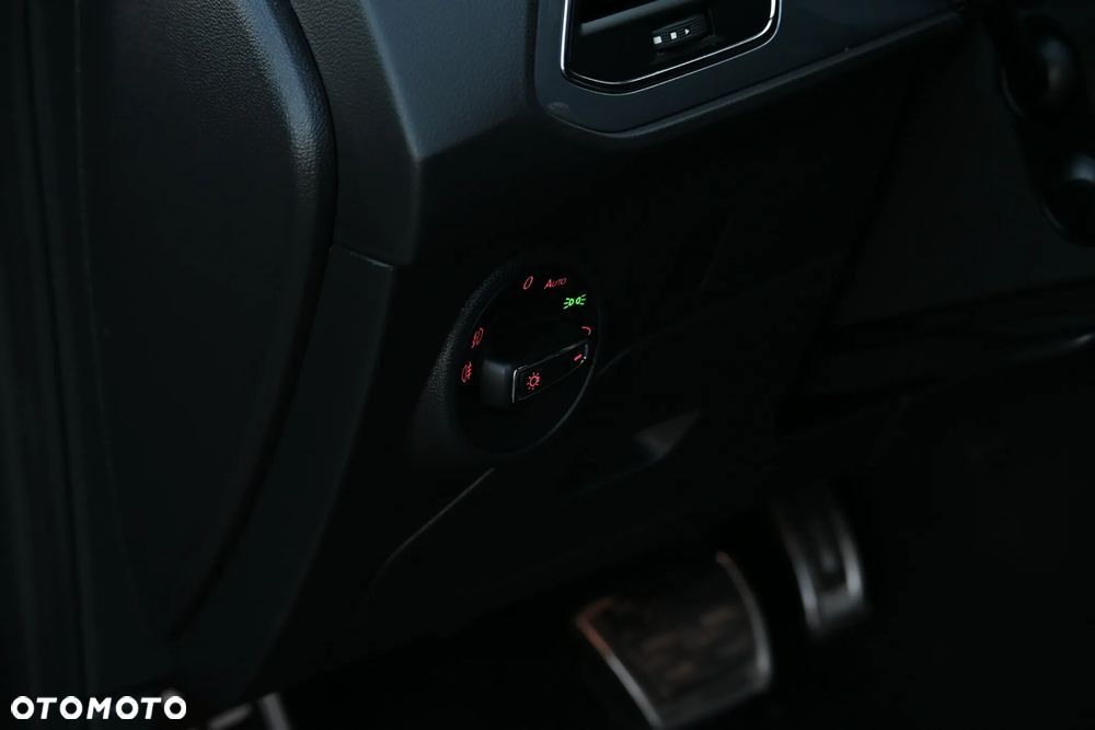 Seat Leon 2.0 TDI DPF Start&Stop DSG FR - 32