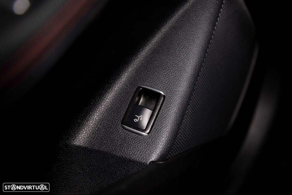 Mercedes-Benz CLA 220 - 25