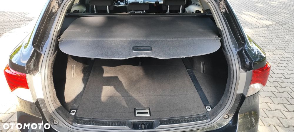 Toyota Avensis 1.8 Sol - 16