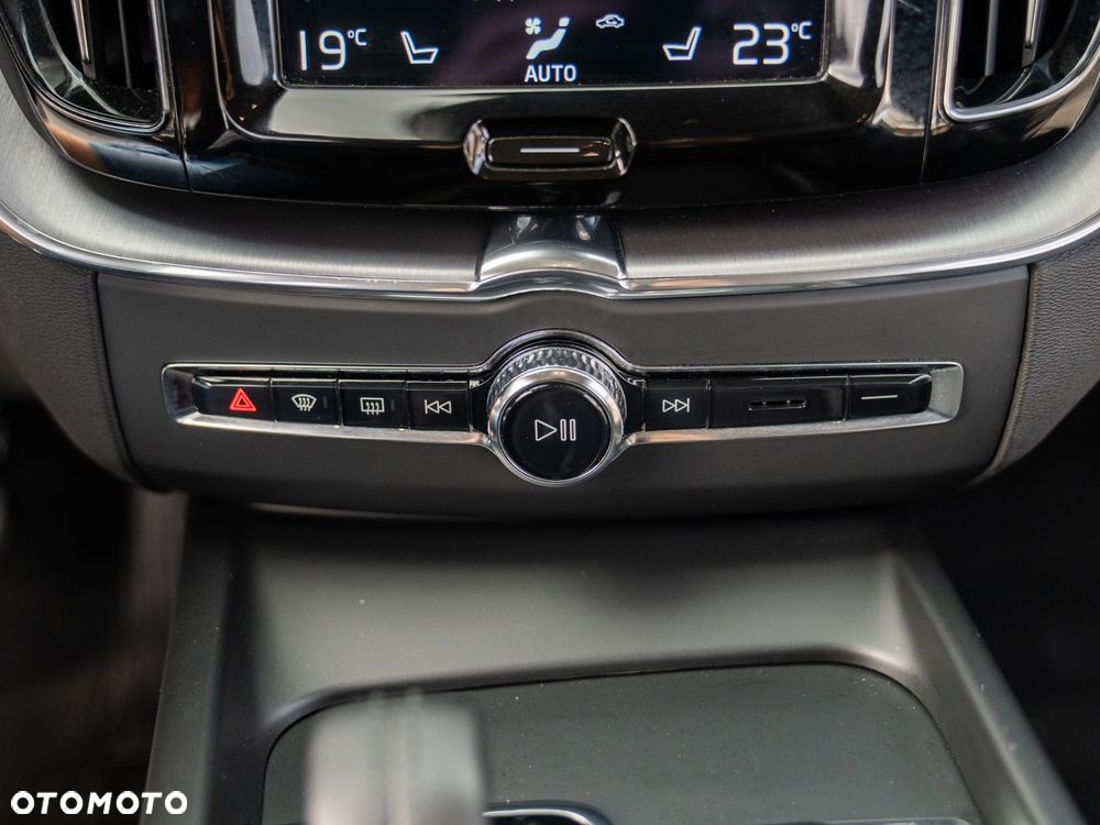 Volvo XC 60 B4 D Geartronic Momentum Pro - 35