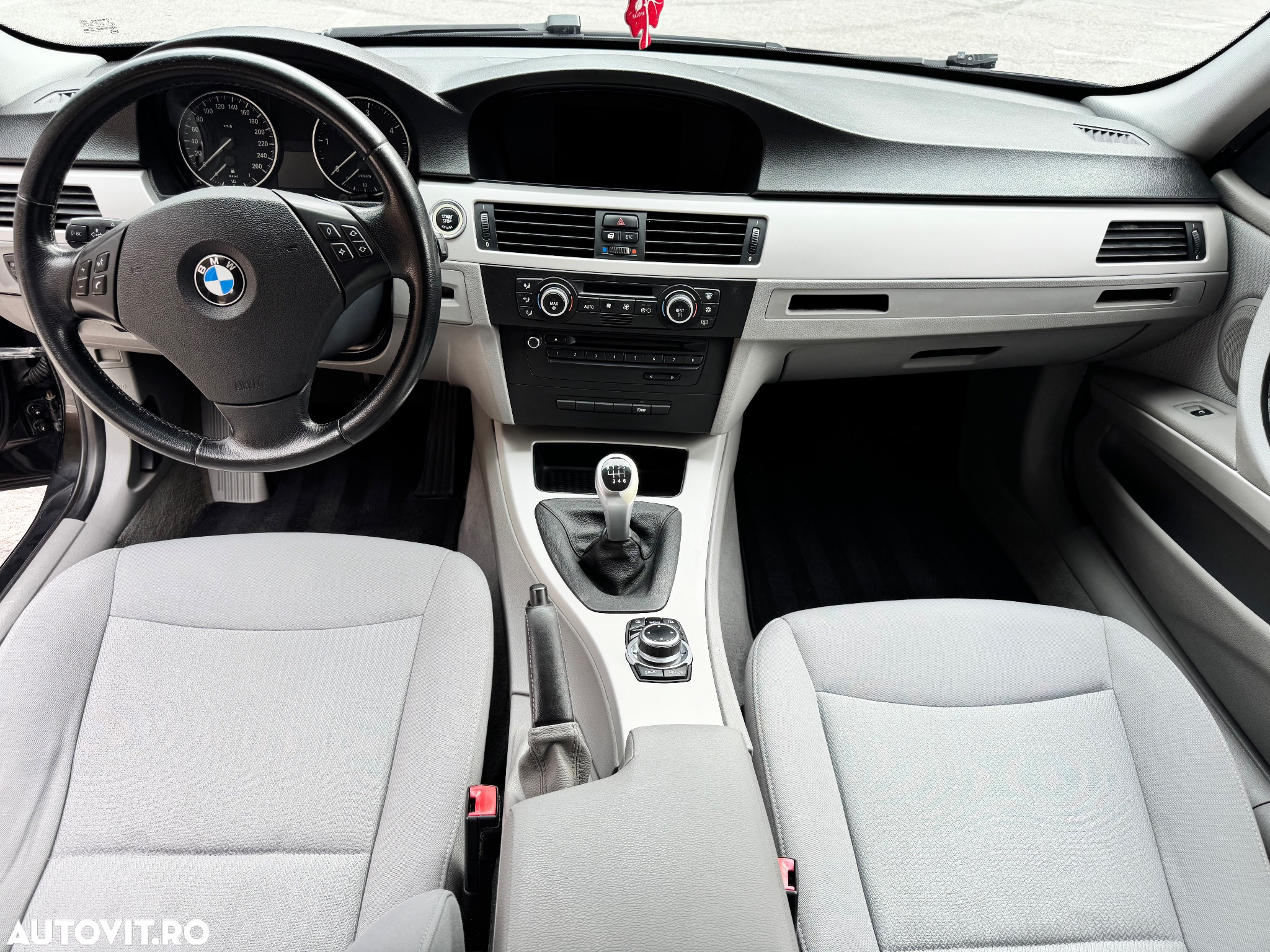 BMW Seria 3 318d - 15