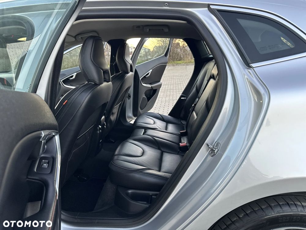 Volvo V40 Cross Country D2 Drive-E Ocean Race - 12