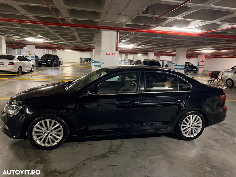 Volkswagen Jetta 2.0 TDI DSG Highline - 7