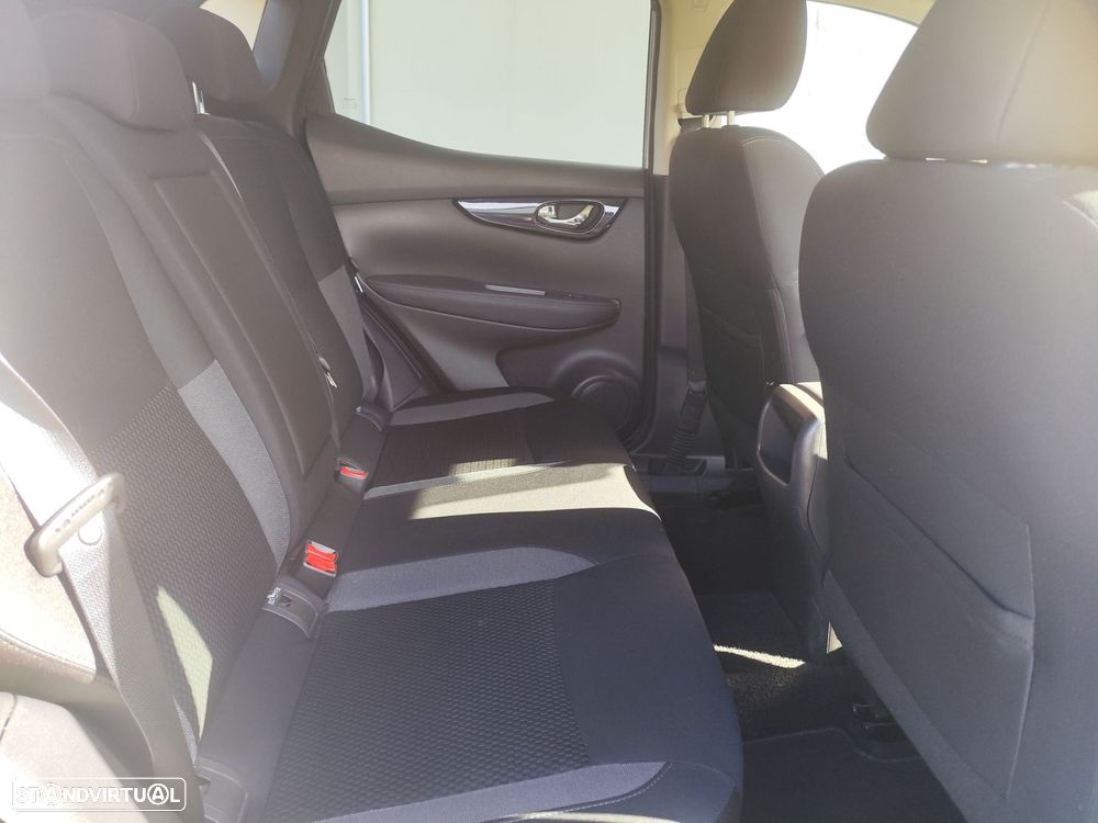 Nissan Qashqai 1.5 dCi N-Connecta - 24