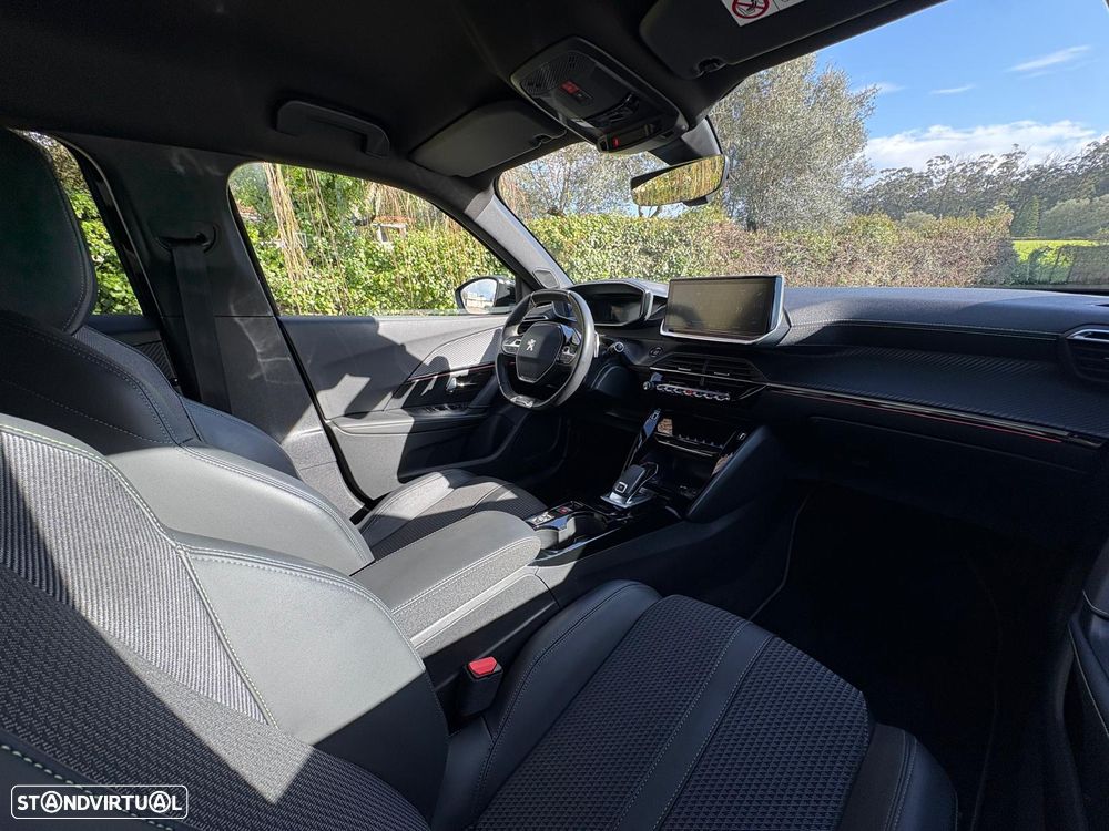 Peugeot 2008 BlueHDi 130 EAT8 GT - 26