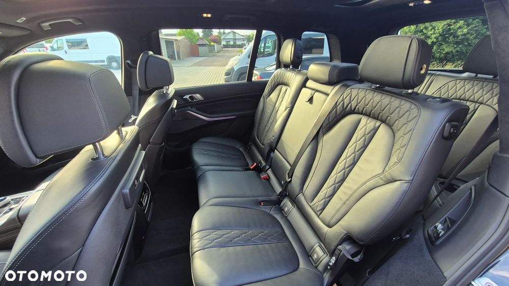 BMW X7 M50i sport - 27