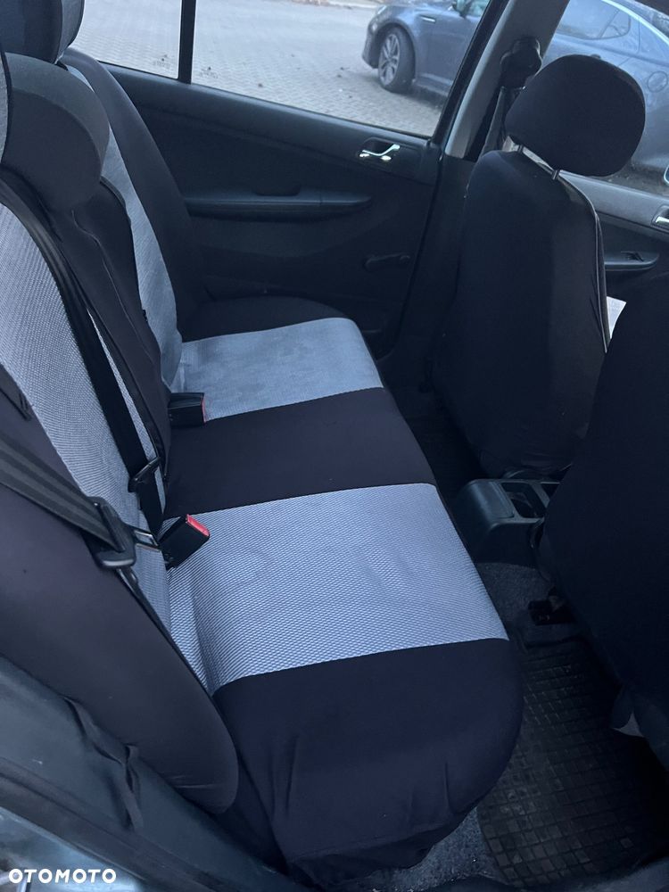 Skoda Fabia 1.4 16V Ambiente + - 32