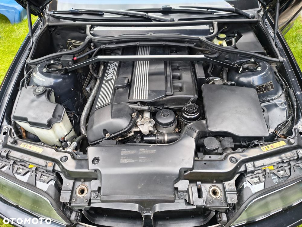BMW Seria 3 330ix - 14