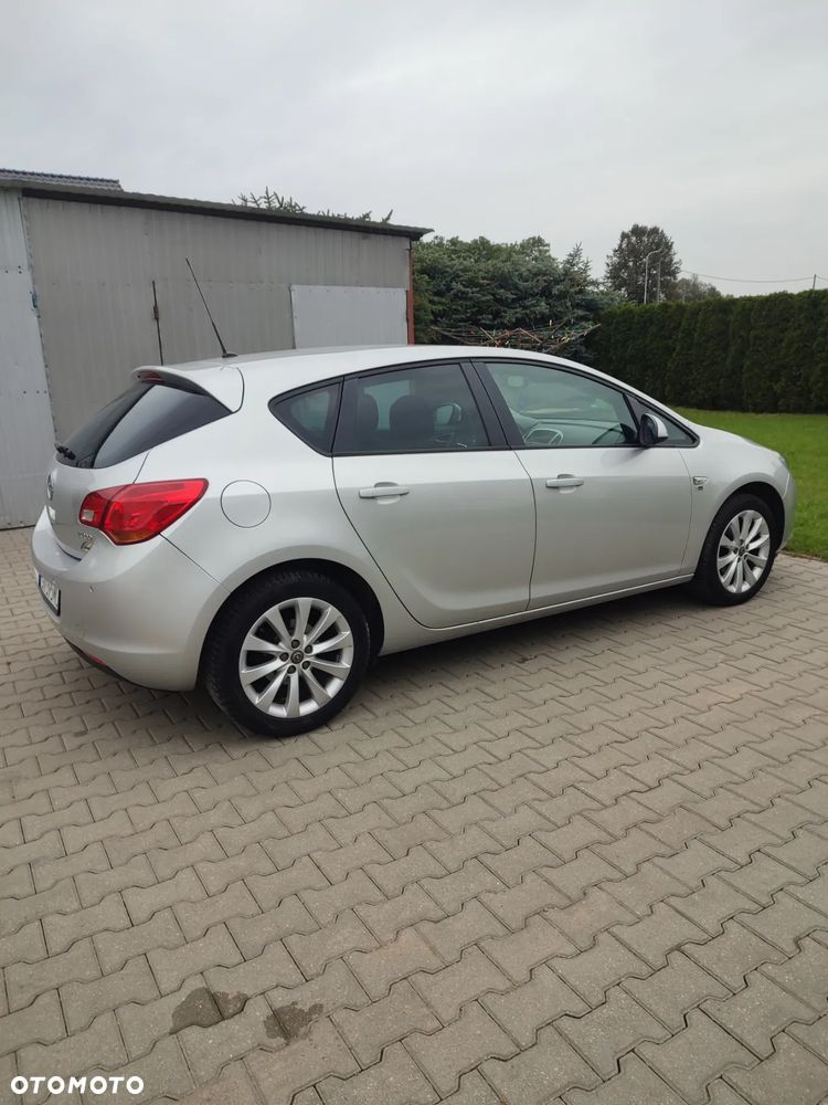 Opel Astra 1.4 Turbo 150 Jahre - 10