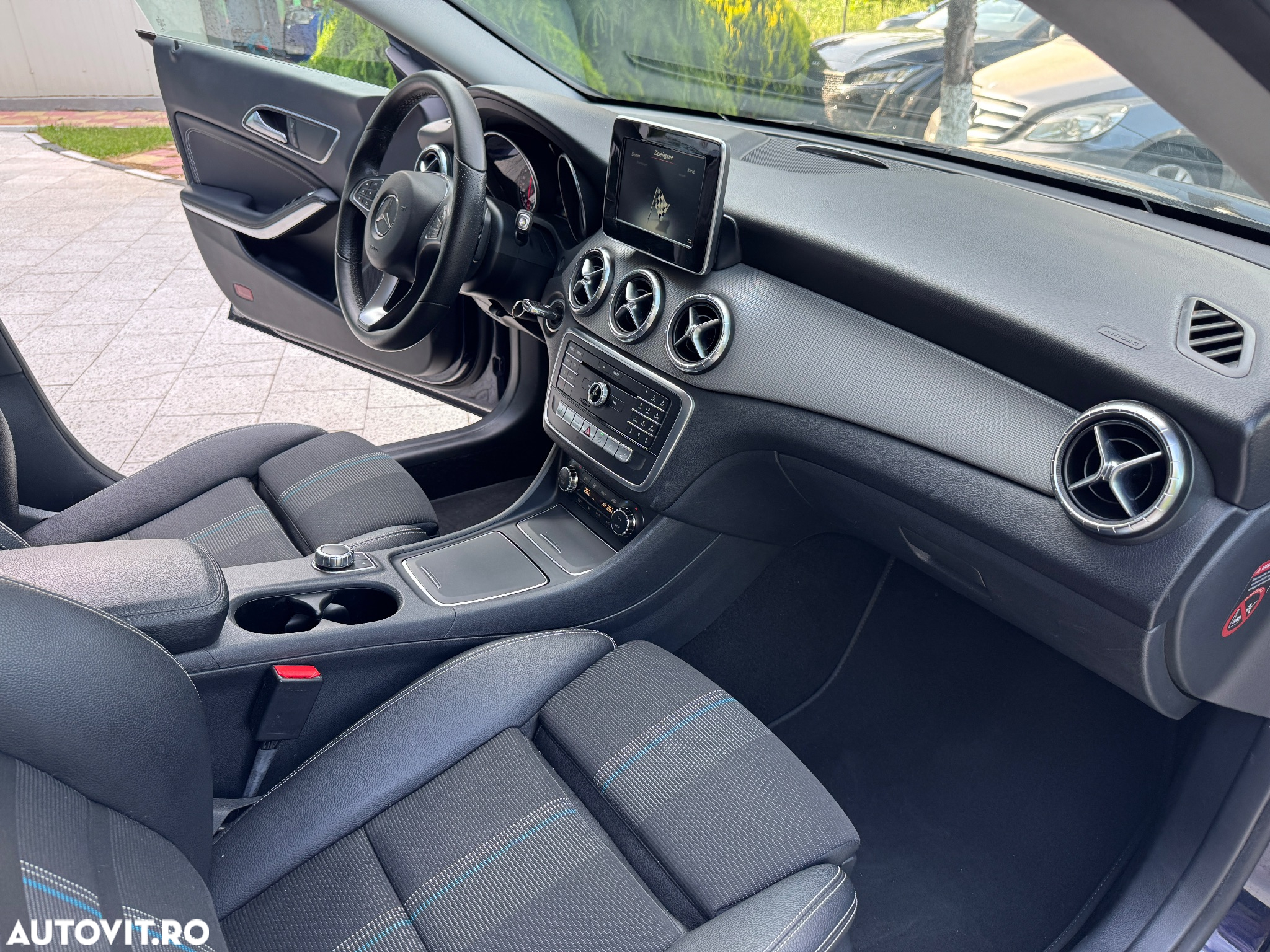 Mercedes-Benz CLA - 17
