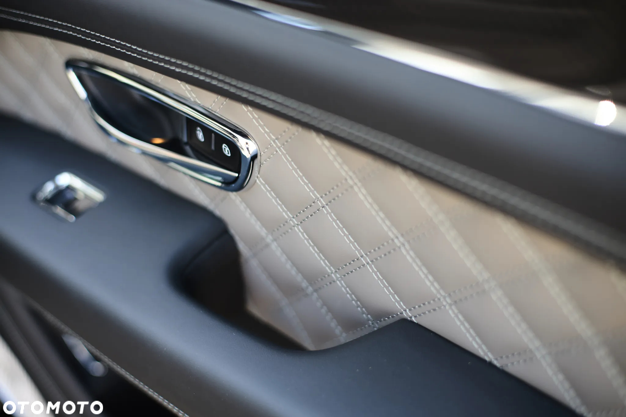 Bentley Bentayga - 10