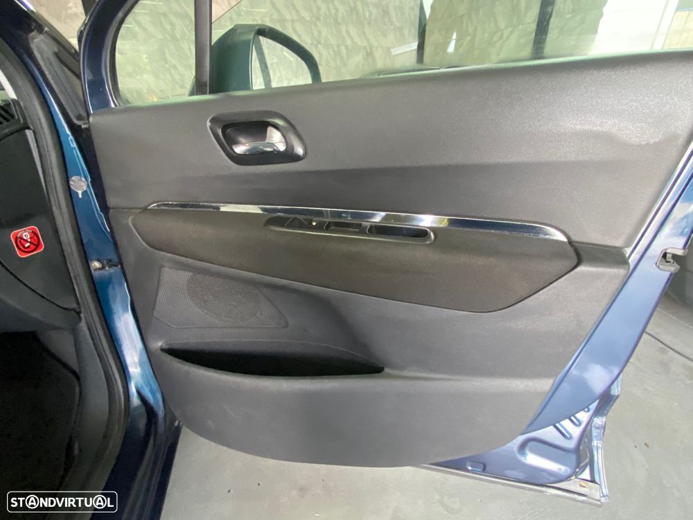 Peugeot 5008 1.6 HDi Premium - 18