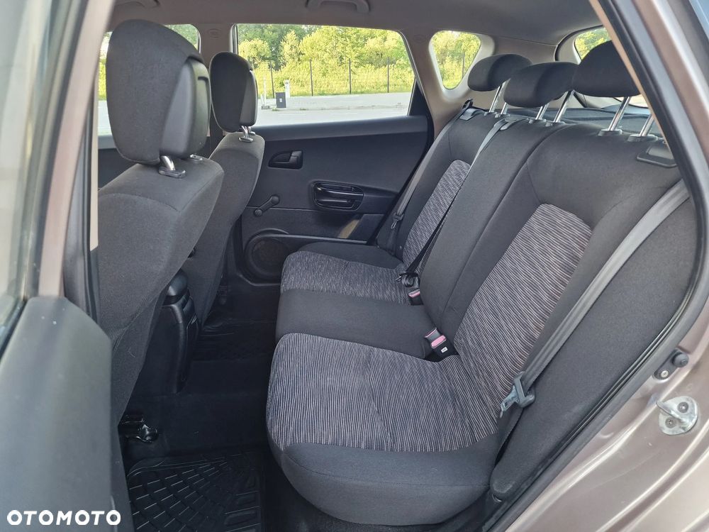 Kia Ceed - 24