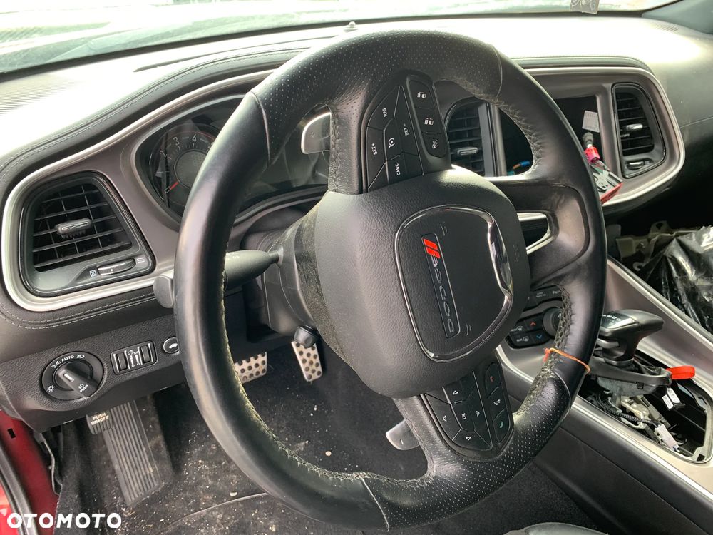Dodge Challenger - 8