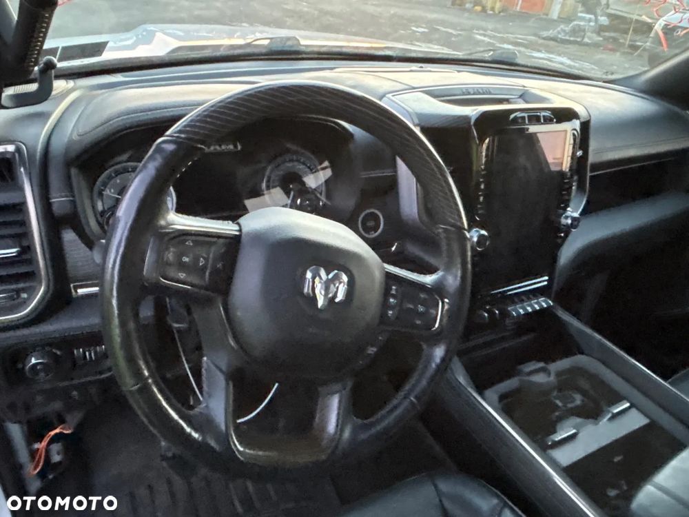 RAM 1500 Crew Cab Shortbed Limited - 18